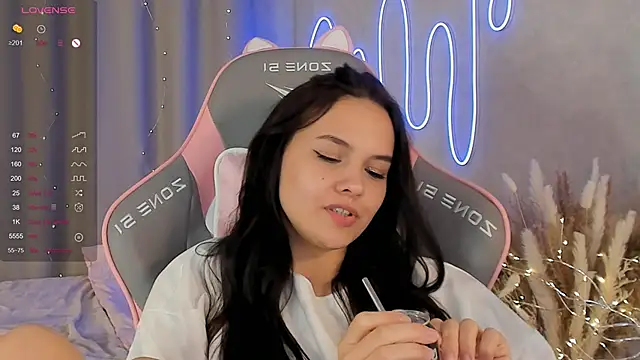 Snapshot of _Sweetie_ chatting on February 18, 1:44 pm Sweetie online show from February 18, 1:44 pm