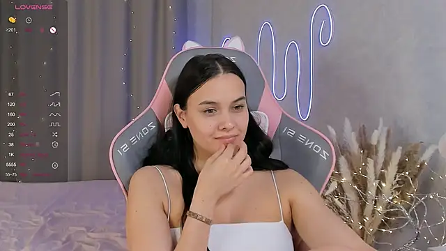 Snapshot of _Sweetie_ chatting on February 20, 4:57 pm Sweetie online show from February 20, 4:57 pm