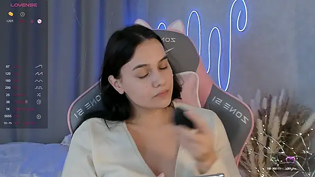 Snapshot of _Sweetie_ chatting on March 2, 7:34 pm Sweetie online show from March 2, 7:34 pm