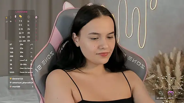 Snapshot of _Sweetie_ chatting on March 7, 6:43 pm Sweetie online show from March 7, 6:43 pm