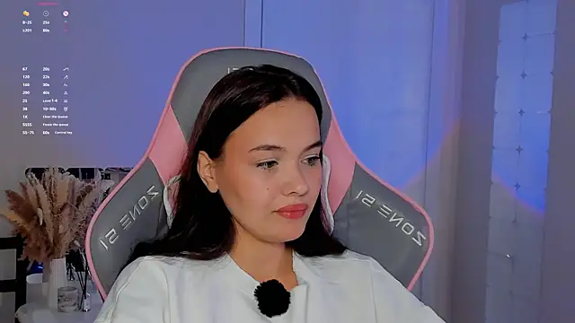 Snapshot of _Sweetie_ chatting on November 13, 6:45 am Sweetie online show from November 13, 6:45 am