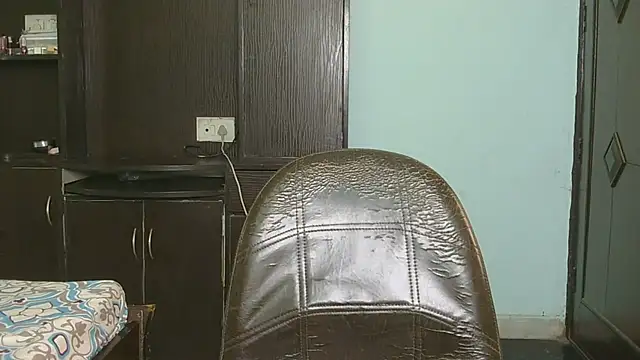 Snapshot of Zaraa_1 chatting on October 8, 4:54 am Zaraa 1 online show from October 8, 4:54 am