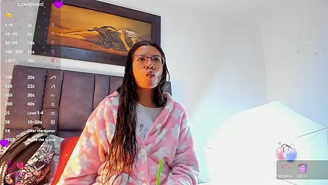 Snapshot of Vahiolet_smith chatting on February 24, 3:37 am Vahiolet smith online show from February 24, 3:37 am