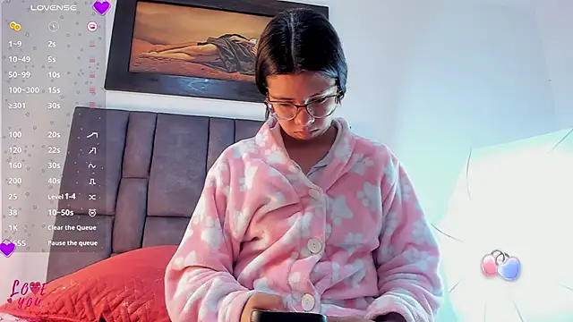 Snapshot of Vahiolet_smith chatting on February 27, 3:17 am Vahiolet smith online show from February 27, 3:17 am