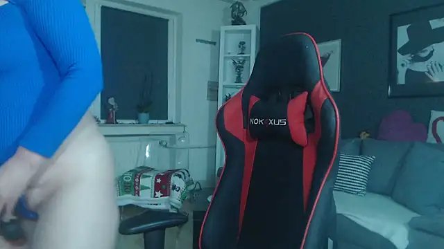 Snapshot of EiskalterEngel74 chatting on December 8, 7:11 pm EiskalterEngel74 online show from December 8, 7:11 pm