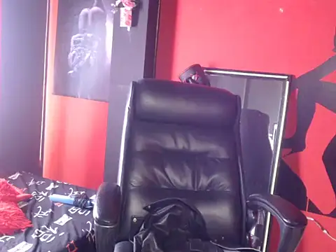 KLOE PIELL online show from April 1, 8:39 pm