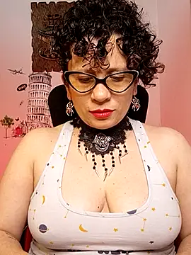 Snapshot of Daneshka_naughty chatting on March 16, 2:32 am Daneshka naughty online show from March 16, 2:32 am