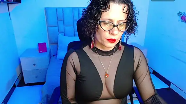 Snapshot of Daneshka_naughty chatting on October 2, 12:39 am Daneshka naughty online show from October 2, 12:39 am