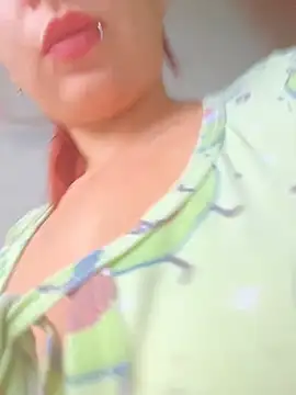 Snapshot of MiaLujan_ chatting on February 10, 11:46 am MiaLujan online show from February 10, 11:46 am