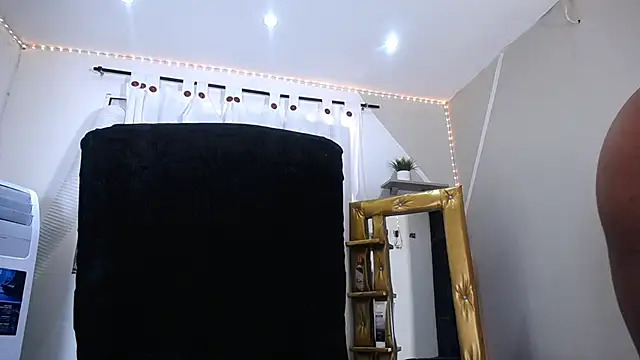 Snapshot of Hillary_queen chatting on December 1, 4:29 pm Hillary queen online show from December 1, 4:29 pm