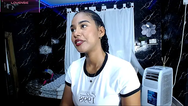 Snapshot of Hillary_queen chatting on October 6, 12:46 pm Hillary queen online show from October 6, 12:46 pm