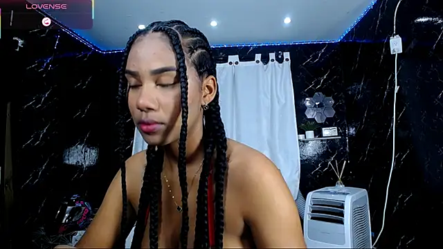 Snapshot of Hillary_queen chatting on October 11, 12:47 pm Hillary queen online show from October 11, 12:47 pm