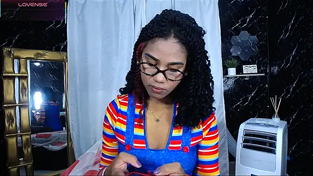 Snapshot of Hillary_queen chatting on November 1, 12:29 pm Hillary queen online show from November 1, 12:29 pm