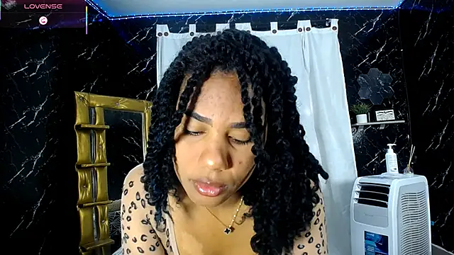 Snapshot of Hillary_queen chatting on December 16, 12:32 pm Hillary queen online show from December 16, 12:32 pm