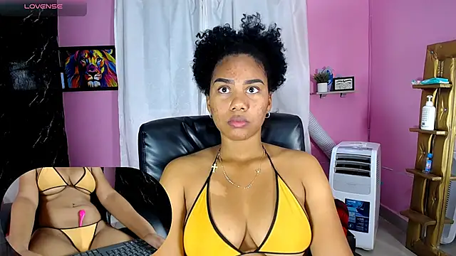 Snapshot of Hillary_queen chatting on February 21, 1:01 pm Hillary queen online show from February 21, 1:01 pm