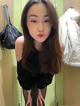 Snapshot of Peachy_Dream chatting on February 12, 5:37 pm Peachy Dream online show from February 12, 5:37 pm