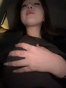 Snapshot of Peachy_Dream chatting on October 28, 6:32 pm Peachy Dream online show from October 28, 6:32 pm