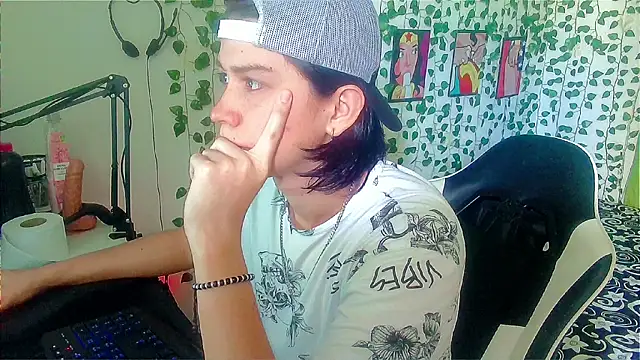 Snapshot of Andy_gray chatting on June 20, 2:20 pm Andy gray online show from June 20, 2:20 pm