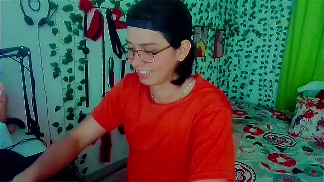 Snapshot of Andy_gray chatting on June 24, 5:34 pm Andy gray online show from June 24, 5:34 pm
