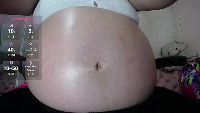 lauraguzman online show from October 3, 3:03 am