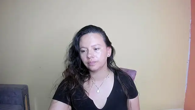 lauraguzman online show from March 1, 2:46 am