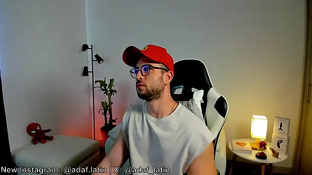 Snapshot of dafboy1 chatting on June 4, 6:36 pm dafboy1 online show from June 4, 6:36 pm