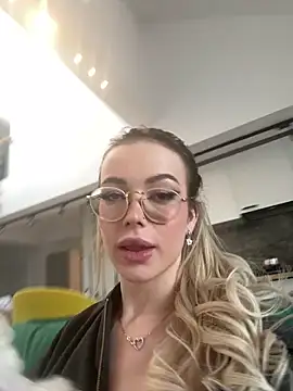 KylieJoyce online show from January 6, 7:42 am