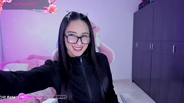 Snapshot of Tinylottie chatting on February 4, 1:44 am Tinylottie online show from February 4, 1:44 am