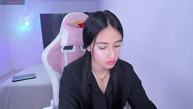 Snapshot of Tinylottie chatting on March 1, 7:27 pm Tinylottie online show from March 1, 7:27 pm