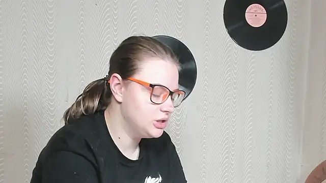 Snapshot of Seductive_She_Wolf chatting on February 6, 5:49 pm Seductive She Wolf online show from February 6, 5:49 pm