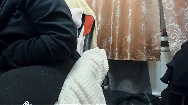 Snapshot of Seductive_She_Wolf chatting on February 17, 10:16 pm Seductive She Wolf online show from February 17, 10:16 pm