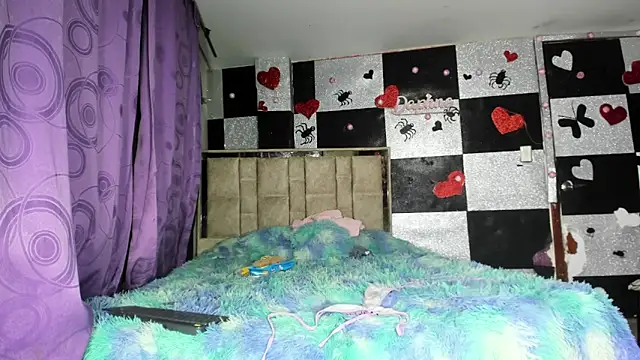 Snapshot of alanaanddaphne chatting on February 2, 5:22 pm alanaanddaphne online show from February 2, 5:22 pm