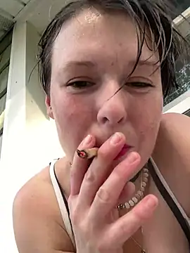 Snapshot of KatieBARBiE98 chatting on July 1, 9:03 pm KatieBARBiE98 online show from July 1, 9:03 pm
