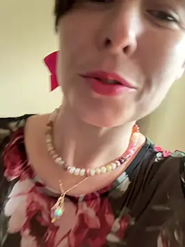 Snapshot of KatieBARBiE98 chatting on July 5, 6:37 pm KatieBARBiE98 online show from July 5, 6:37 pm