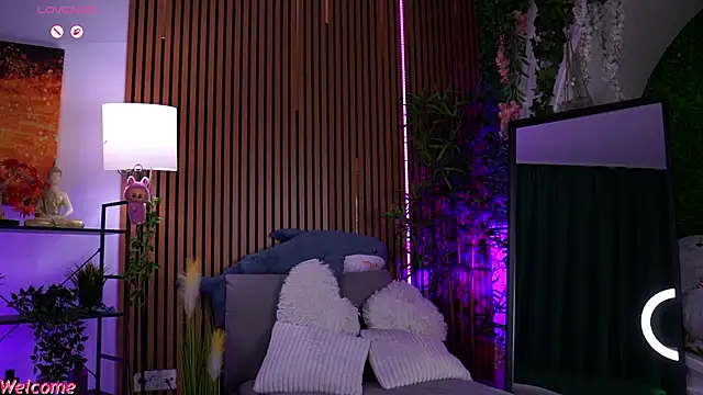 AlyseReuse online show from July 11, 7:27 pm