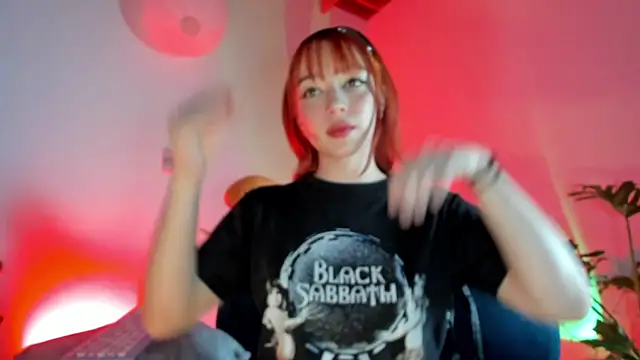 Snapshot of sweeet_peach chatting on March 24, 3:44 am sweeet peach online show from March 24, 3:44 am