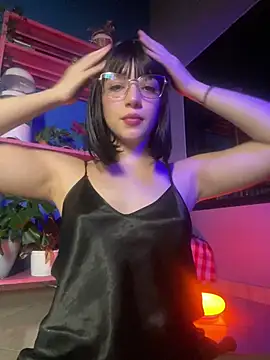 Snapshot of sweeet_peach chatting on April 9, 3:28 am sweeet peach online show from April 9, 3:28 am