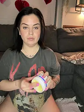 Snapshot of NaomiSquirts chatting on February 14, 9:53 pm NaomiSquirts online show from February 14, 9:53 pm