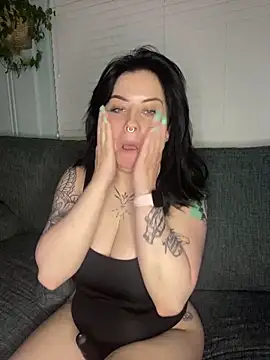 Snapshot of NaomiSquirts chatting on March 16, 8:21 pm NaomiSquirts online show from March 16, 8:21 pm