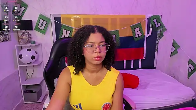 Snapshot of MilaHall_ chatting on June 18, 4:13 am MilaHall online show from June 18, 4:13 am