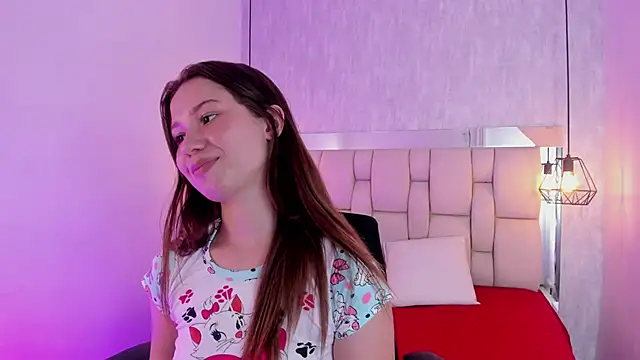 Snapshot of Roxie-Summers11 chatting on December 28, 4:41 am Roxie-Summers11 online show from December 28, 4:41 am