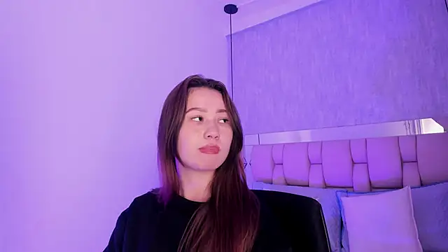 Snapshot of Roxie-Summers11 chatting on February 14, 10:47 pm Roxie-Summers11 online show from February 14, 10:47 pm