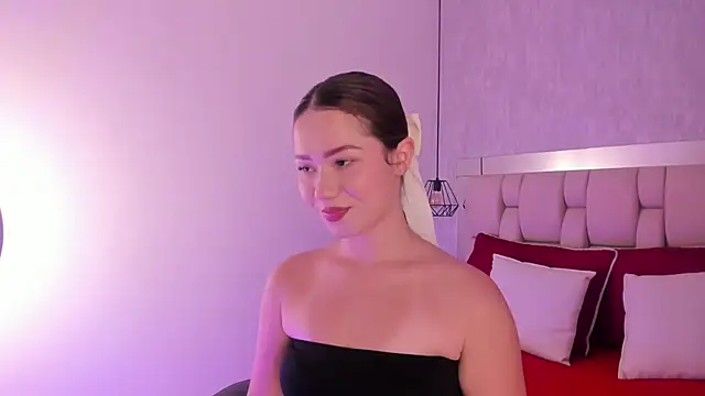 Snapshot of Roxie-Summers11 chatting on March 3, 7:28 pm Roxie-Summers11 online show from March 3, 7:28 pm