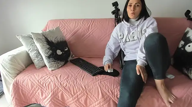 Emma Jnes online show from March 18, 9:32 pm