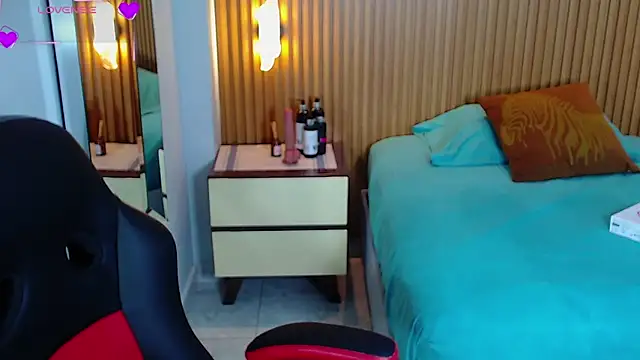 LUCYAMARS1 online show from November 12, 12:49 pm