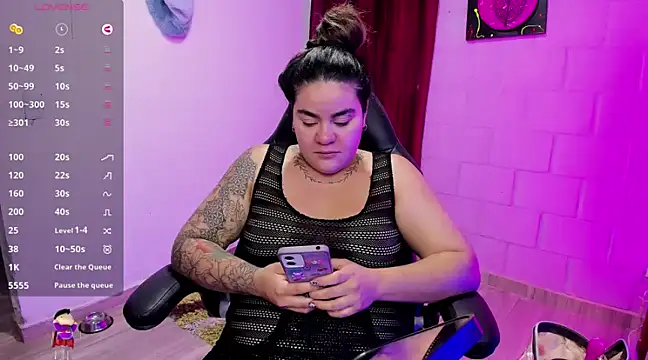 Snapshot of Sharon_hils chatting on December 17, 11:49 am Sharon hils online show from December 17, 11:49 am