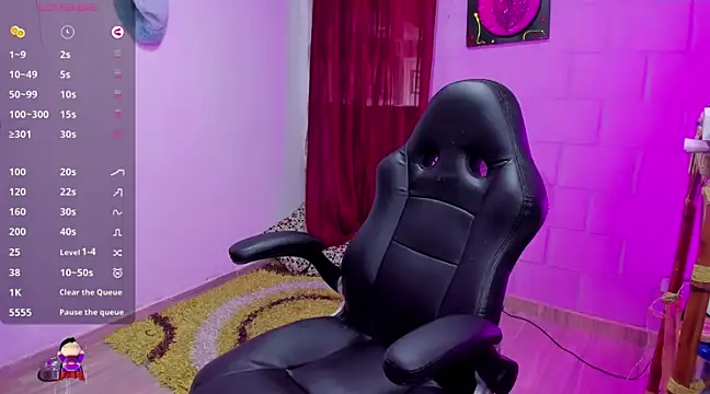 Snapshot of Sharon_hils chatting on December 18, 7:08 pm Sharon hils online show from December 18, 7:08 pm