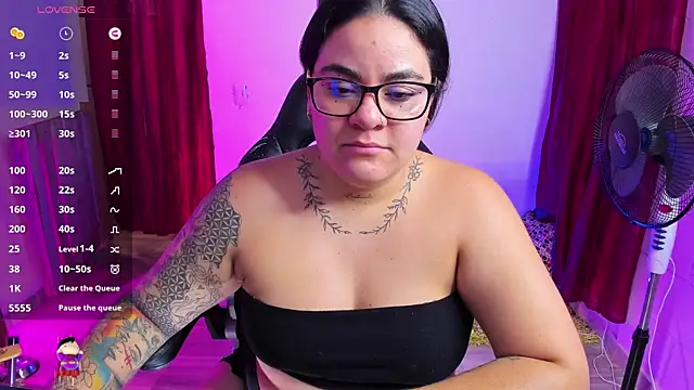 Snapshot of Sharon_hils chatting on January 16, 6:37 pm Sharon hils online show from January 16, 6:37 pm