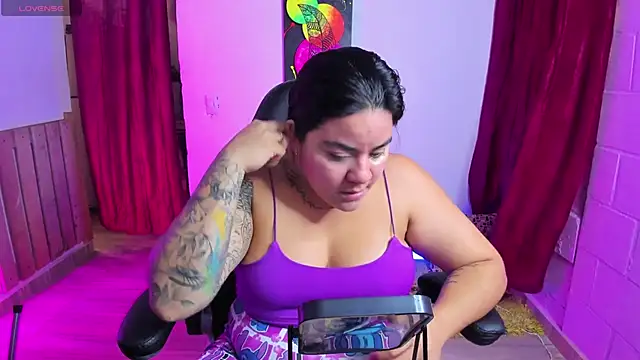 Snapshot of Sharon_hils chatting on January 18, 2:23 pm Sharon hils online show from January 18, 2:23 pm