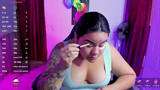 Snapshot of Sharon_hils chatting on February 6, 1:10 pm Sharon hils online show from February 6, 1:10 pm